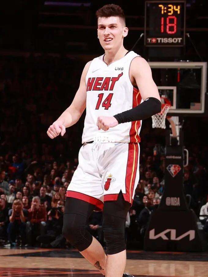 具有不同文 具有不同文